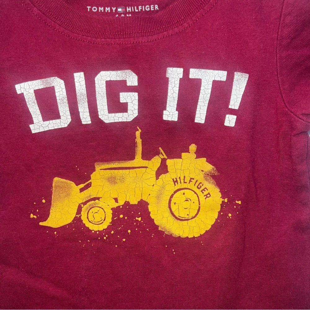 TOMMY HILFIGER Baby Boy T-shirt 6-9 Months Maroon Dig It Tractor Casual Preppy - Picture 3 of 5